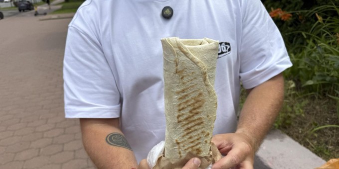 Где у нас мясо для шаурмы жарят на углях. Проверяем шаурму без капусты в новом «Симпл Гриль» в ресторане «Шоколад»