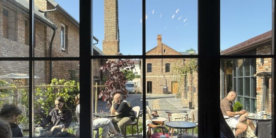 Где позавтракать в Бресте. Проверяем популярное у местных кафе «Идиллия», где знают что такое яйца Бенедикта