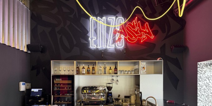 Кафе «Энзо» вернули с того света при помощи молотка, вьетнамских супов и китайской жареной курицы с рисом