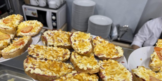 Новая столовая «Лидер» с кинопоказами в обед, випкой и живым водопадом на территории нового Минского технопарка