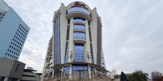 Проверяем чем алтайским кормят в новом ресторане «Алтай» на первом этаже душевного отеля «Бута»