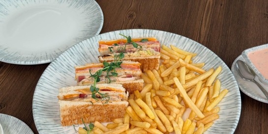 Проверяем чем алтайским кормят в новом ресторане «Алтай» на первом этаже душевного отеля «Бута»