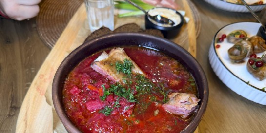 Новый дом недорогой белорусской кухни там, где ничего нет. Поднимаем рюмку под драники в ресторане «Белый гусь»