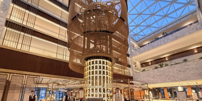 Сколько стоит поужинать и поселиться в новом люксовом отеле «Waldorf Astoria Minsk». Уже работает!