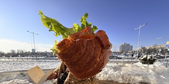 В какой кулинарии самый честный круассан с лососем и как выглядит лососевый царь за 8,50 рублей в «Короне Замок»