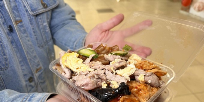 Лайфак, как сытно пообедать мясными блюдами и лапшой за 10,40 рублей в китайском кафе со шведским столом «Чжэнь»