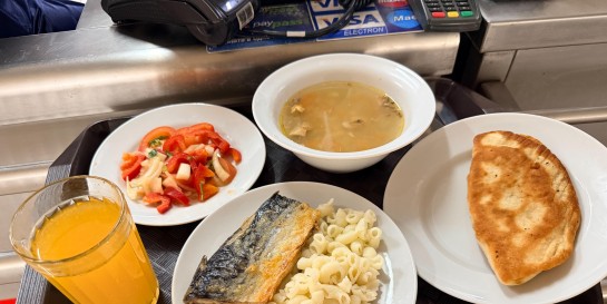 Сколько нужно зажать в кулачке, чтобы сытно пообедать, как дома у мамы, но в столовой «Белмедпрепараты»