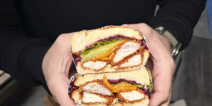 Проверяем новый бутербродный клуб «Нава» с сэндвичами на японском хлебе хоккайдо от 10 до 13 рублей за коробку