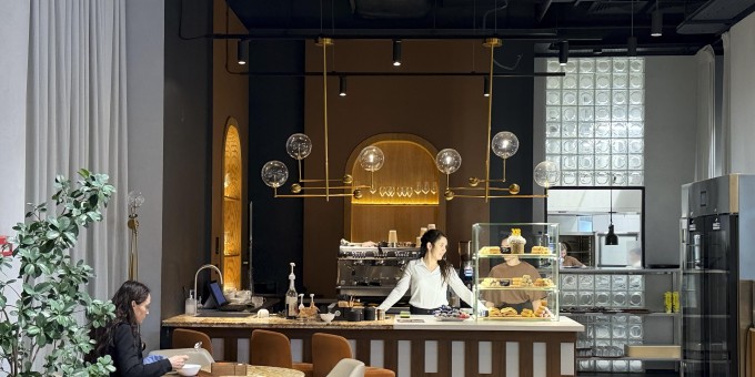 Сколько стоит обед в новой столовой «Бистро столица» в атмосфере дорогущего ресторана в центре Минска