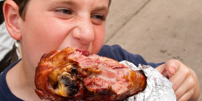 РЕЦЕПТ ОТ KOKO.BY: Индюшачьи ножки с сухофруктами