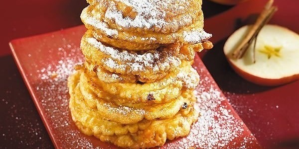 Яблочные кольца с медом, изюмом и орехами