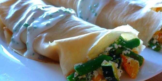 На завтрак омлет с овощной начинкой