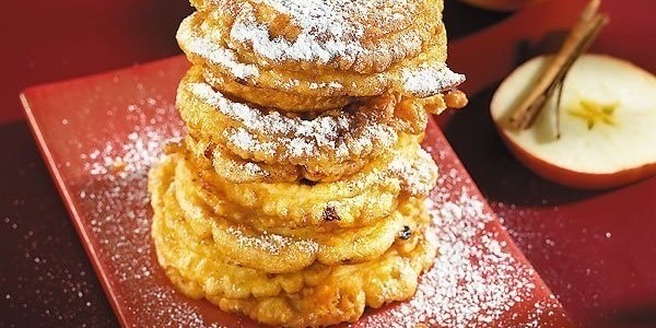 Яблочные кольца с медом, изюмом и орехами