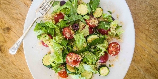 Овощной без майонезный салат с сырно-горчичной заправкой