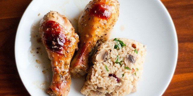 Ленивый плов с куриными окорочками