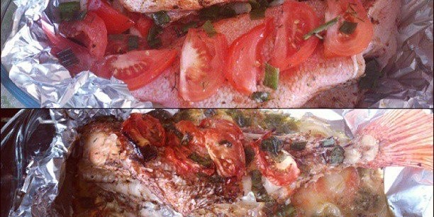 Морской окунь с помидорами в духовке