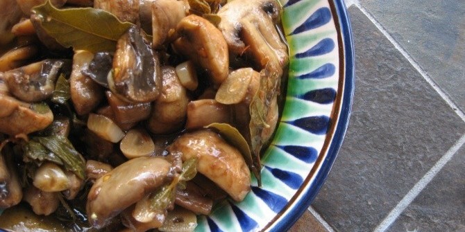 Хрустящие маринованные шампиньоны с укропом