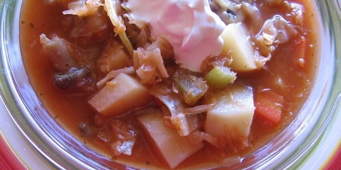Диетический борщ с тушеной капустой