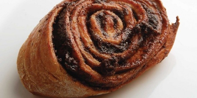 Творожный рулет с маком и изюмом