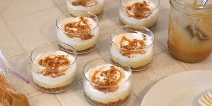 Бананово-карамельный десерт с кремом