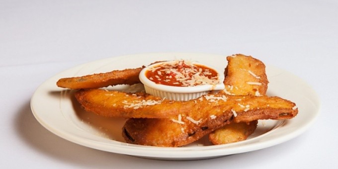 Соломка из кабачков со специальным томатным соусом