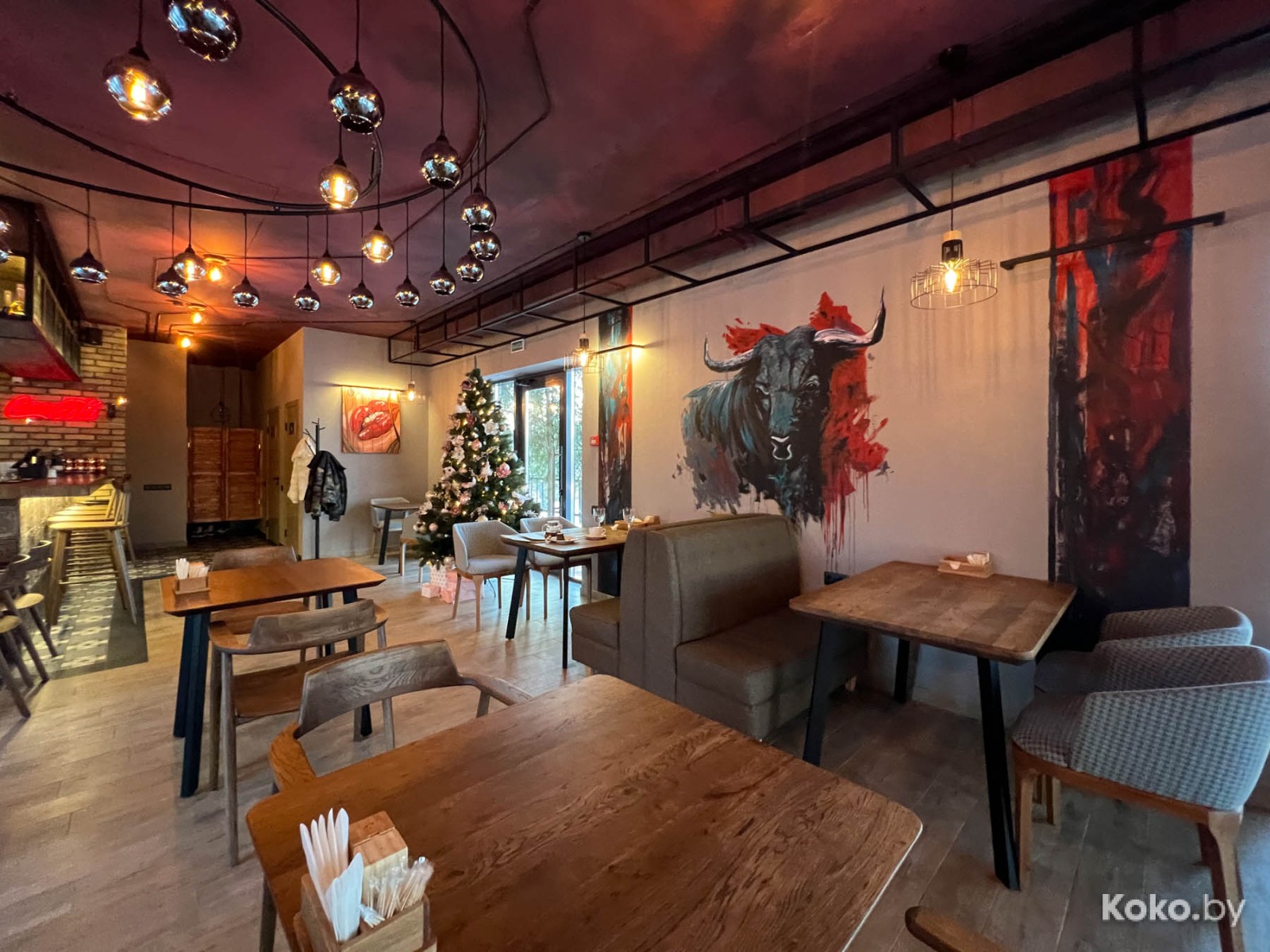 Что нового затестить в Гродно: столичная бургерная, гриль-бар в коттедже и особенная кофейня на втором этаже с верандой - фото - 32