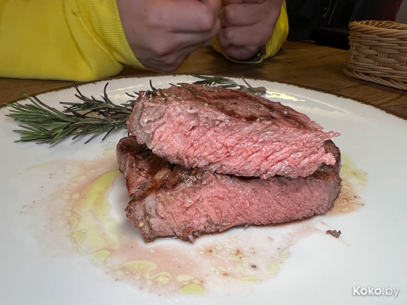 Что нового затестить в Гродно: столичная бургерная, гриль-бар в коттедже и особенная кофейня на втором этаже с верандой - фото - 44