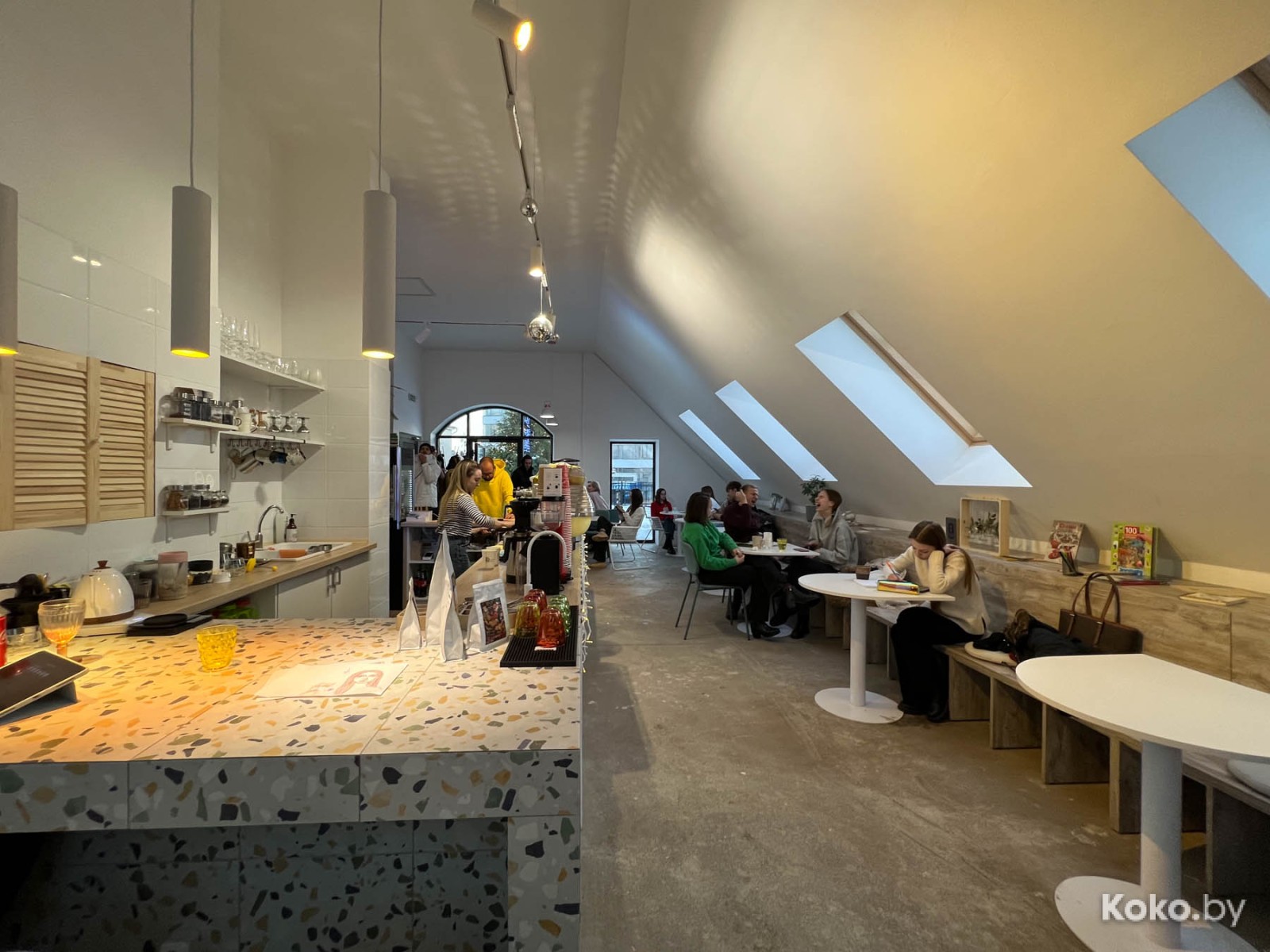 Что нового затестить в Гродно: столичная бургерная, гриль-бар в коттедже и особенная кофейня на втором этаже с верандой - фото - 54