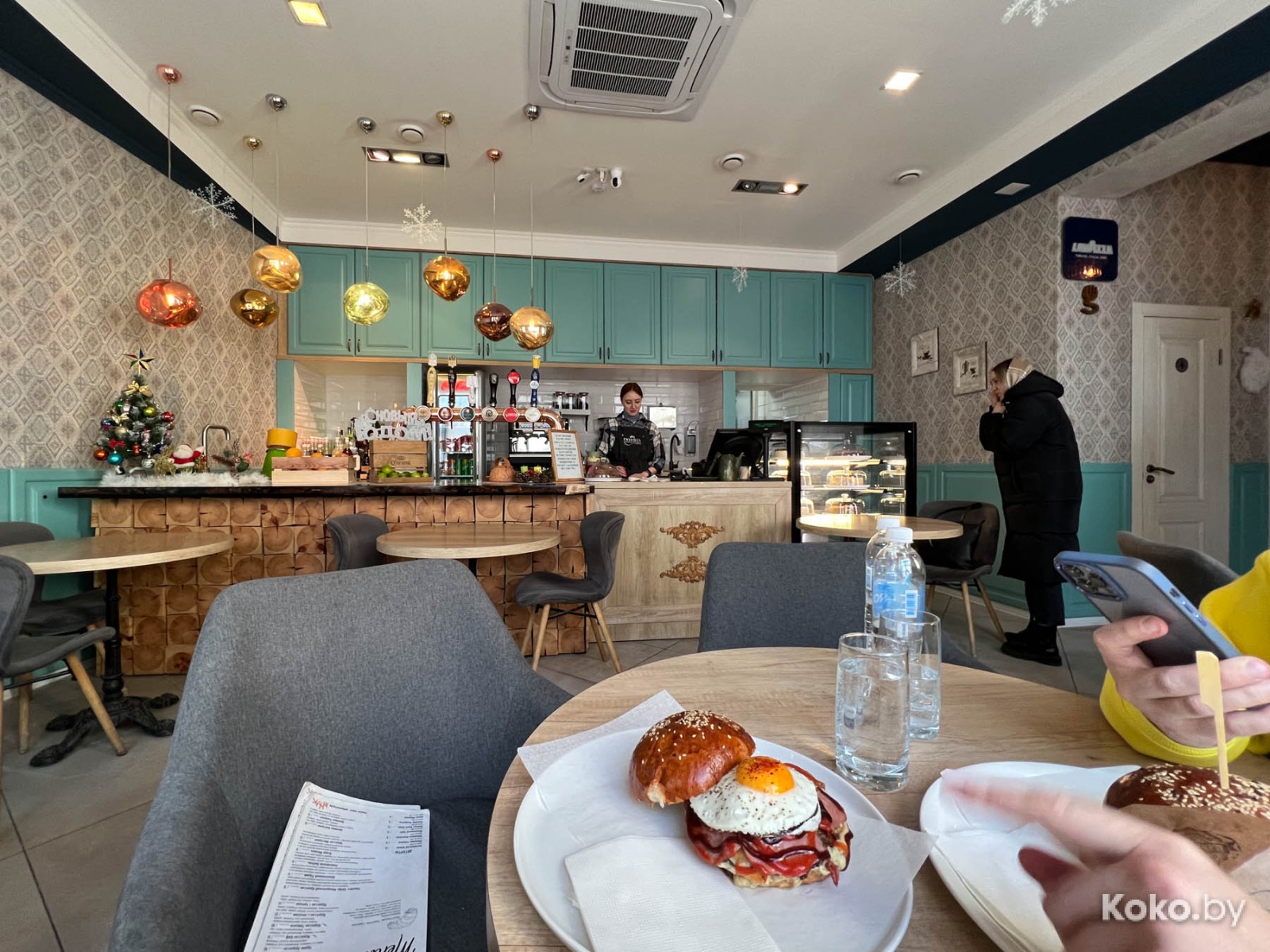 Что нового затестить в Гродно: столичная бургерная, гриль-бар в коттедже и особенная кофейня на втором этаже с верандой - фото - 18