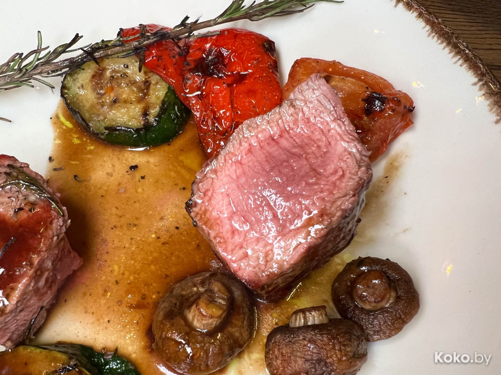 Что нового затестить в Гродно: столичная бургерная, гриль-бар в коттедже и особенная кофейня на втором этаже с верандой - фото - 47