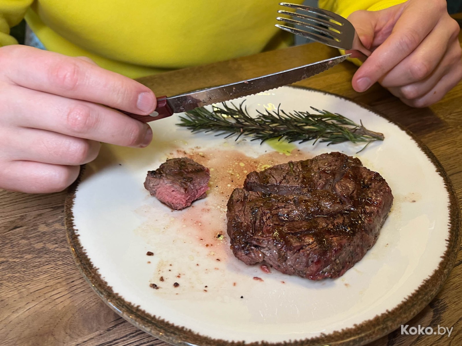 Что нового затестить в Гродно: столичная бургерная, гриль-бар в коттедже и особенная кофейня на втором этаже с верандой - фото - 45